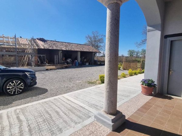 casa indipendente in vendita a Borghetto Lodigiano in zona Casoni