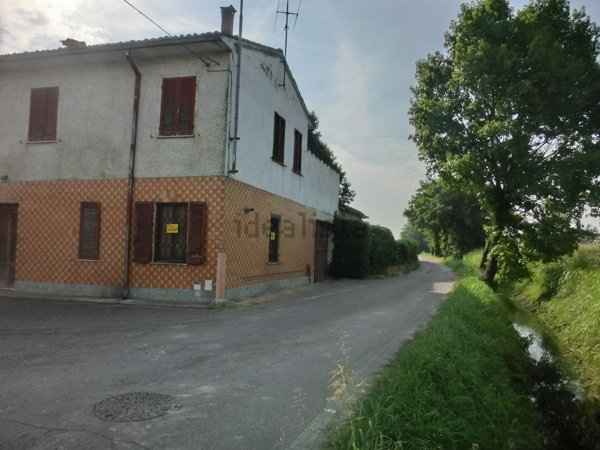 casa indipendente in vendita a Borghetto Lodigiano in zona Casoni