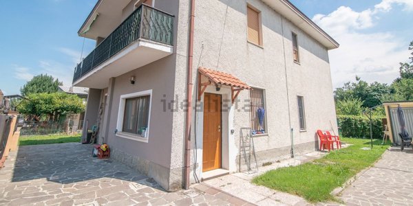 casa indipendente in vendita a Borgo San Giovanni