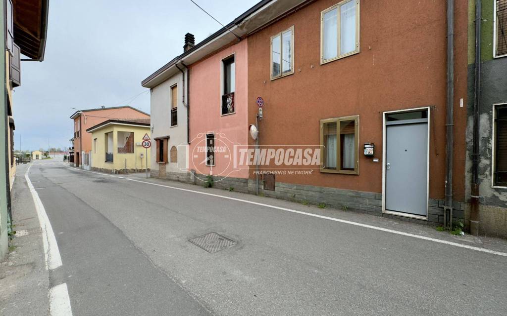casa indipendente in vendita a Borgo San Giovanni