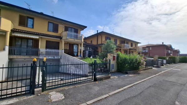 casa indipendente in vendita a Borgo San Giovanni