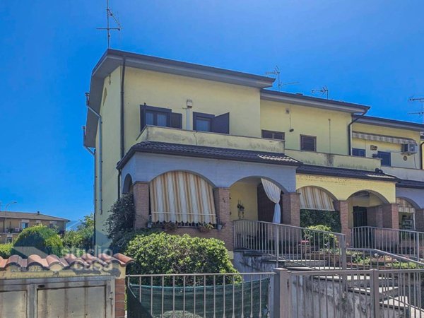 casa indipendente in vendita a Borgo San Giovanni