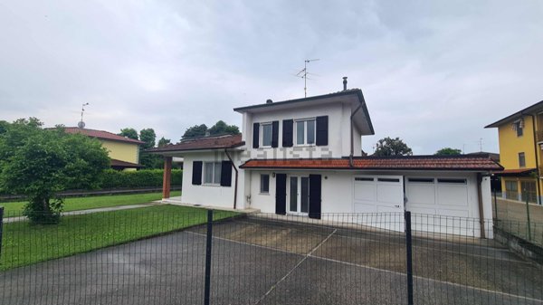casa indipendente in vendita a Brembio