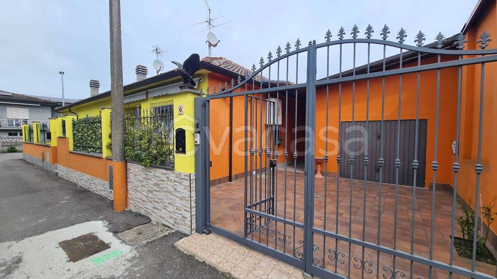 casa indipendente in vendita a Brembio