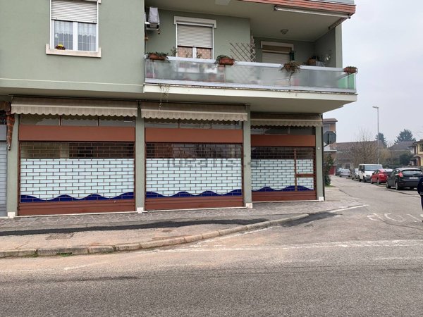 negozio in vendita a Brembio