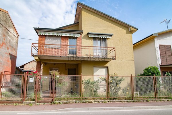 casa indipendente in vendita a Brembio