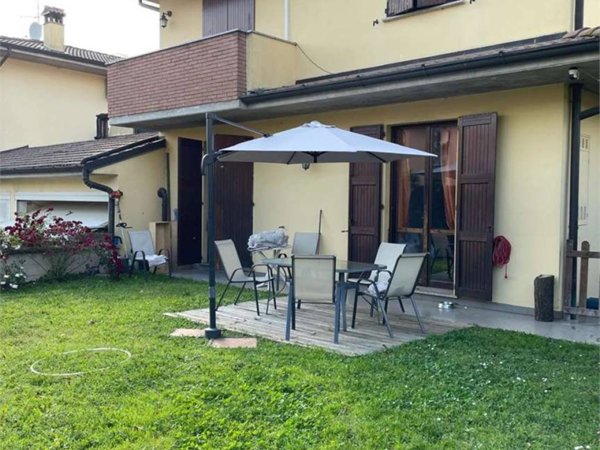 casa indipendente in vendita a Casaletto Lodigiano