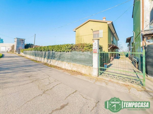 casa indipendente in vendita a Casaletto Lodigiano