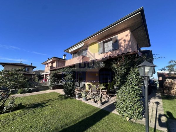 casa indipendente in vendita a Casaletto Lodigiano