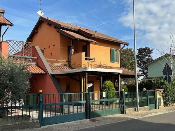 casa indipendente in vendita a Casaletto Lodigiano