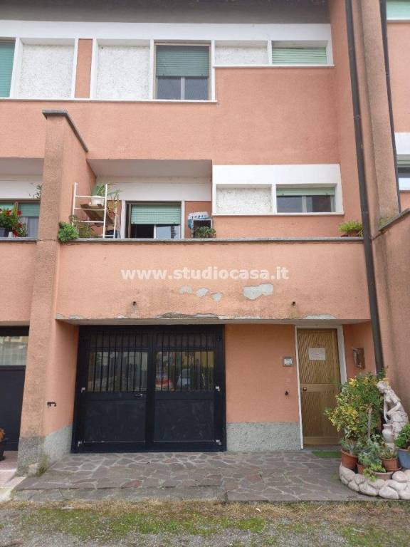 casa indipendente in vendita a Casaletto Lodigiano