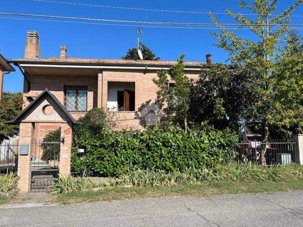 casa indipendente in vendita a Casaletto Lodigiano in zona Gugnano
