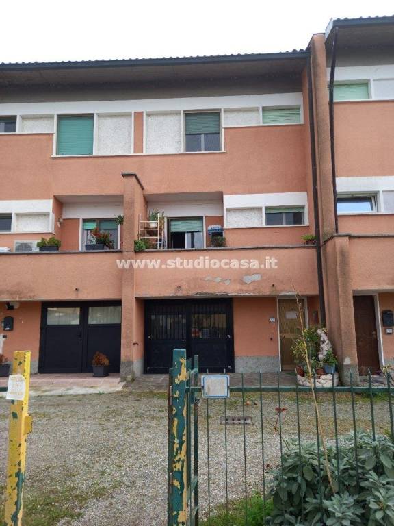 casa indipendente in vendita a Casaletto Lodigiano