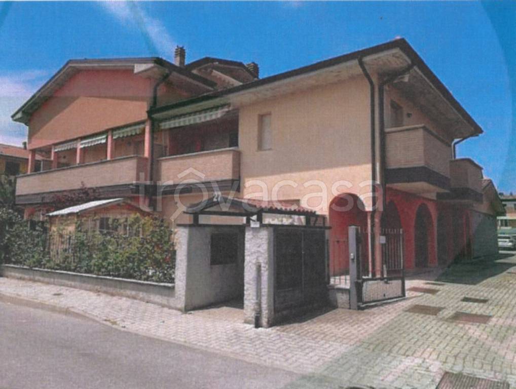 casa indipendente in vendita a Casaletto Lodigiano