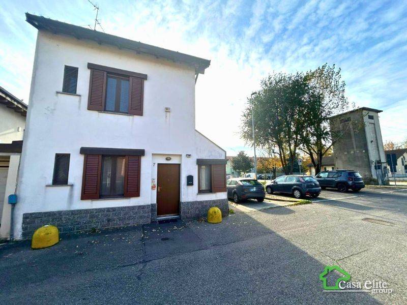 casa indipendente in vendita a Casaletto Lodigiano in zona Mairano
