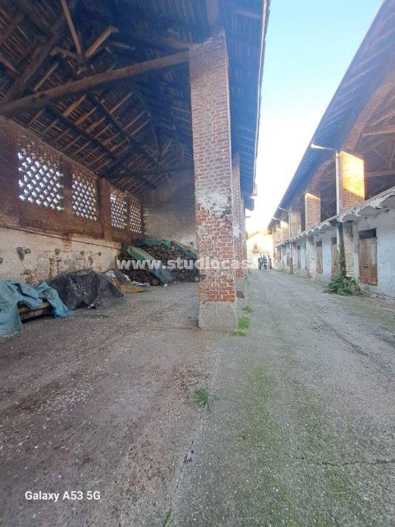 locale commerciale in vendita a Casaletto Lodigiano in zona Mairano