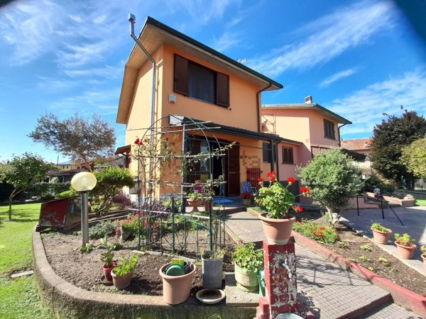 casa indipendente in vendita a Casaletto Lodigiano