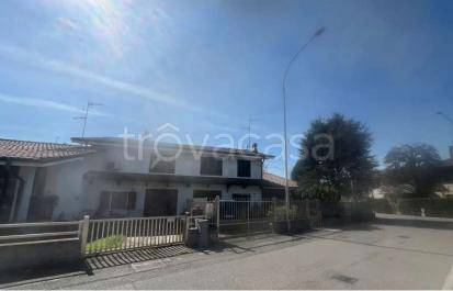 casa indipendente in vendita a Casaletto Lodigiano in zona Gugnano
