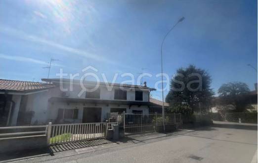 casa indipendente in vendita a Casaletto Lodigiano in zona Gugnano