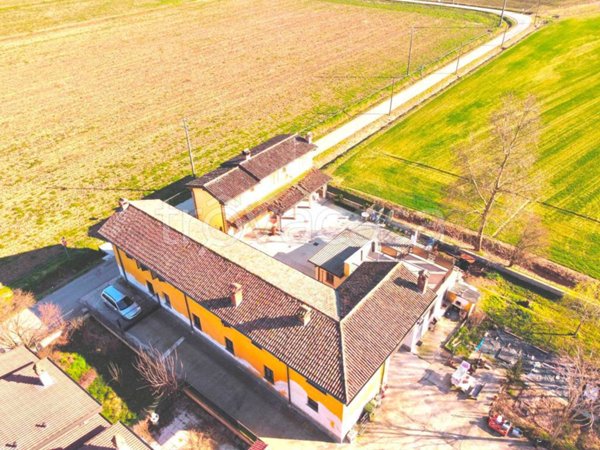 casa indipendente in vendita a Casalpusterlengo