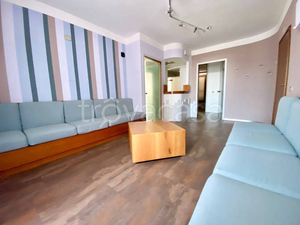 ufficio in vendita a Casalpusterlengo