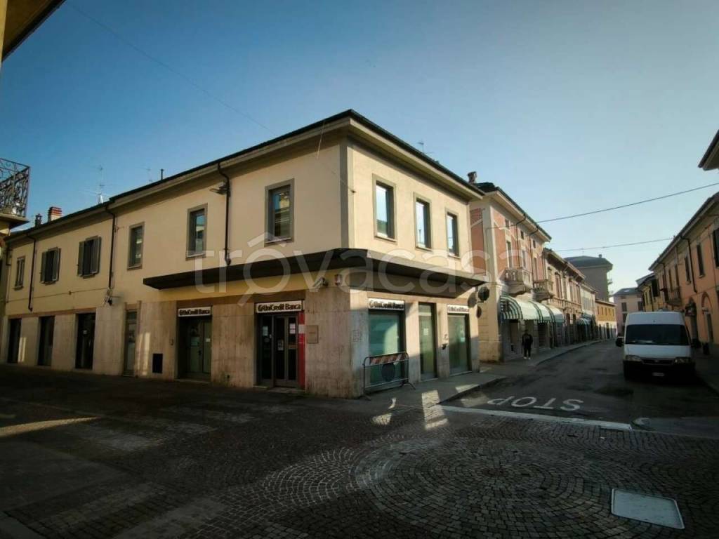 negozio in vendita a Casalpusterlengo