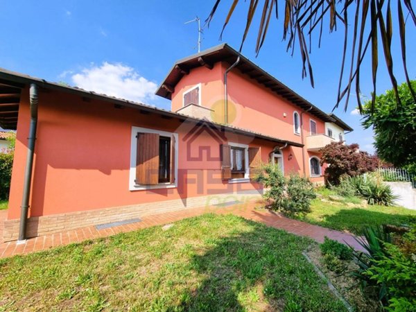 casa indipendente in vendita a Casalpusterlengo