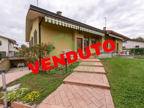 casa indipendente in vendita a Casalpusterlengo