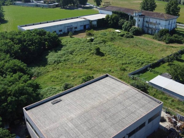 capannone in vendita a Casalpusterlengo in zona Zorlesco