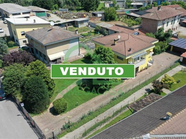 casa indipendente in vendita a Casalpusterlengo in zona Zorlesco