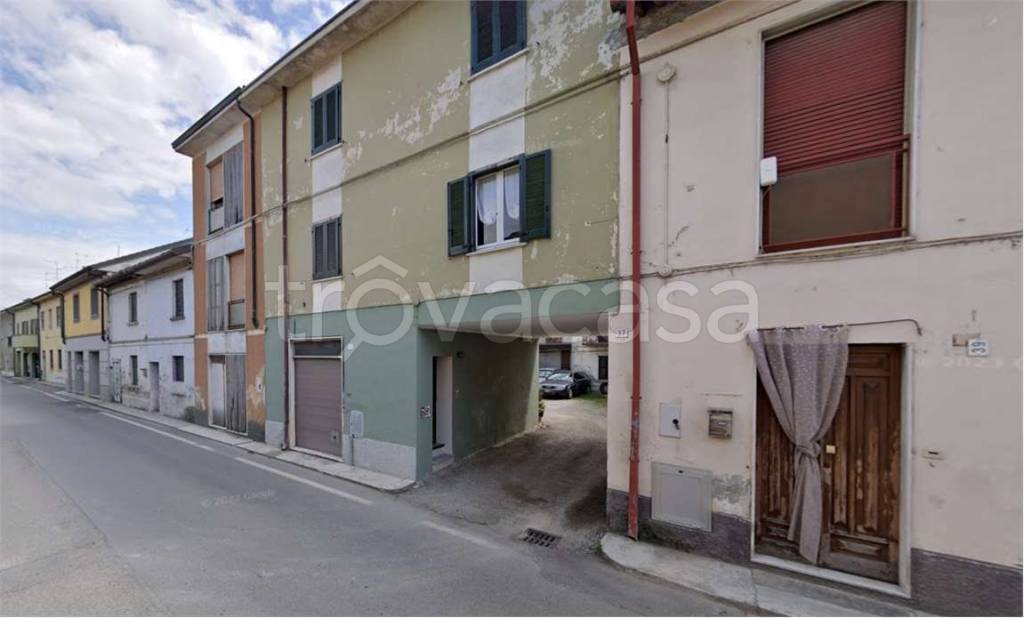 casa indipendente in vendita a Casalpusterlengo in zona Zorlesco