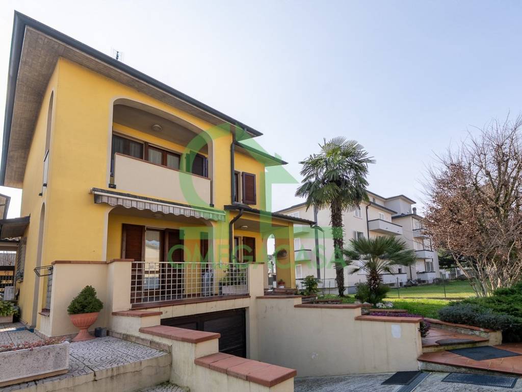 casa indipendente in vendita a Casalpusterlengo