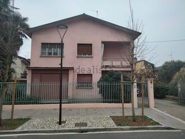 casa indipendente in vendita a Casalpusterlengo