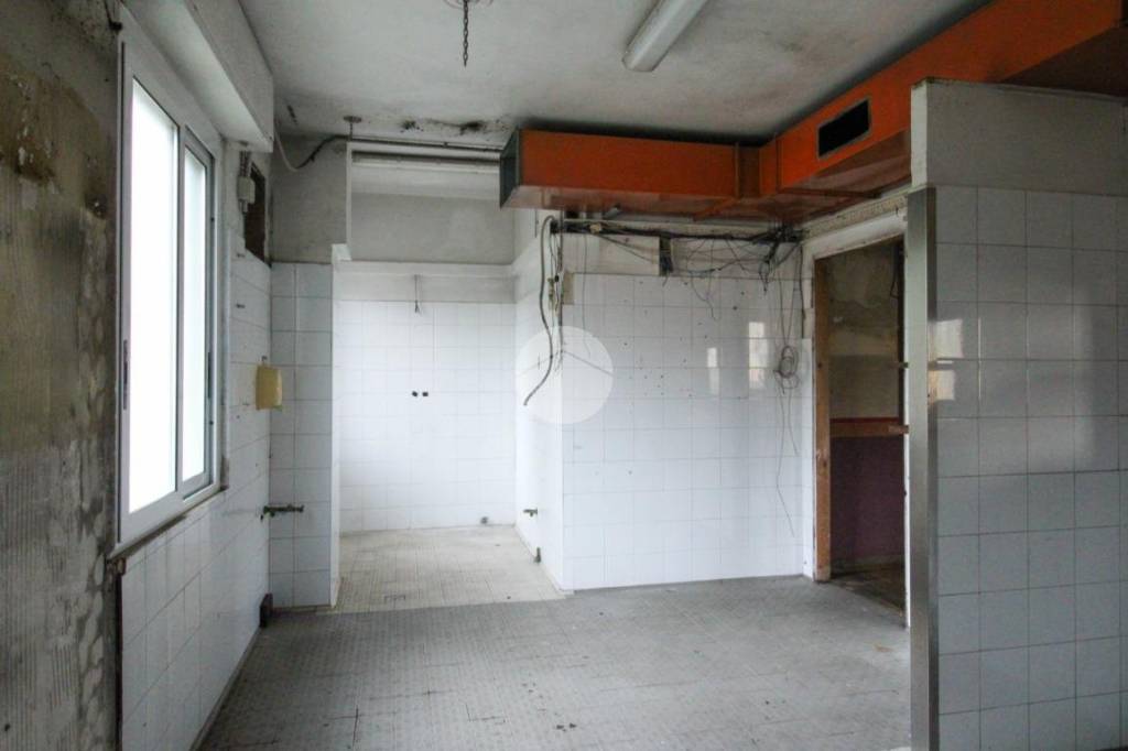 negozio in vendita a Casalpusterlengo in zona Zorlesco