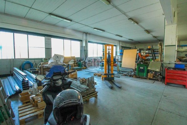 capannone in vendita a Casalpusterlengo