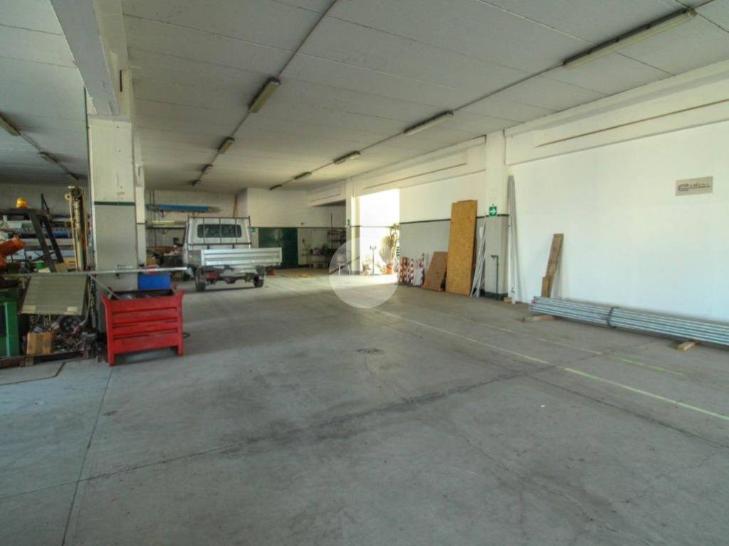 locale commerciale in vendita a Casalpusterlengo