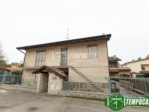 casa indipendente in vendita a Casalpusterlengo