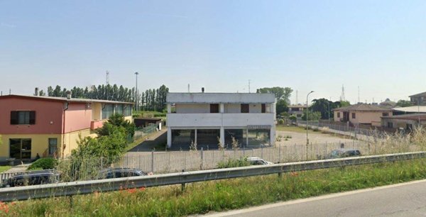 locale commerciale in vendita a Casalpusterlengo