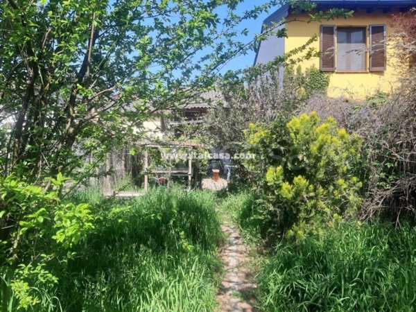 casa indipendente in vendita a Casalpusterlengo in zona Zorlesco
