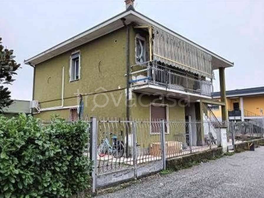 casa indipendente in vendita a Casalpusterlengo
