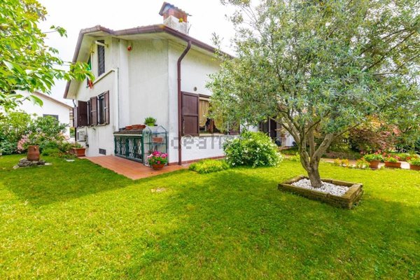 casa indipendente in vendita a Casalpusterlengo