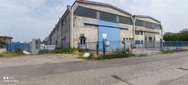 locale commerciale in vendita a Casalpusterlengo