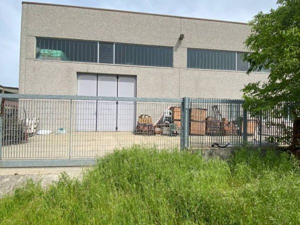 capannone in vendita a Casalpusterlengo in zona Zorlesco