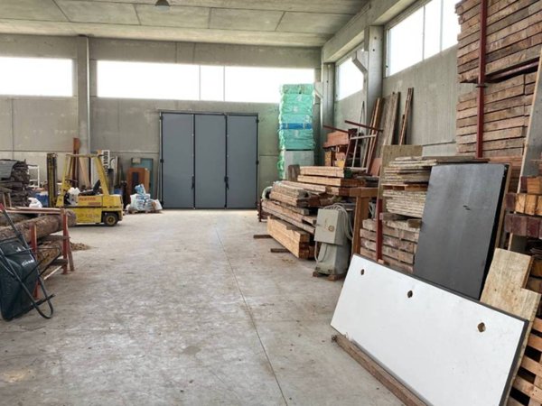 capannone in vendita a Casalpusterlengo in zona Zorlesco