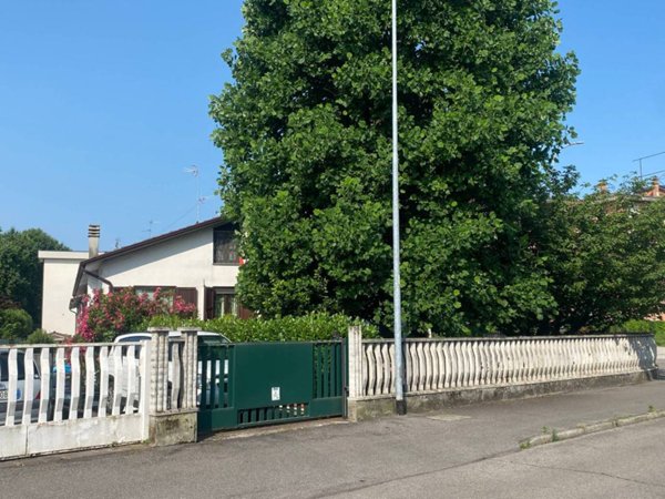 casa indipendente in vendita a Casalpusterlengo