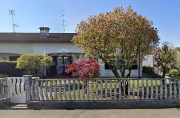 casa indipendente in vendita a Casalpusterlengo