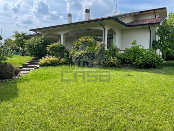 casa indipendente in vendita a Casalpusterlengo