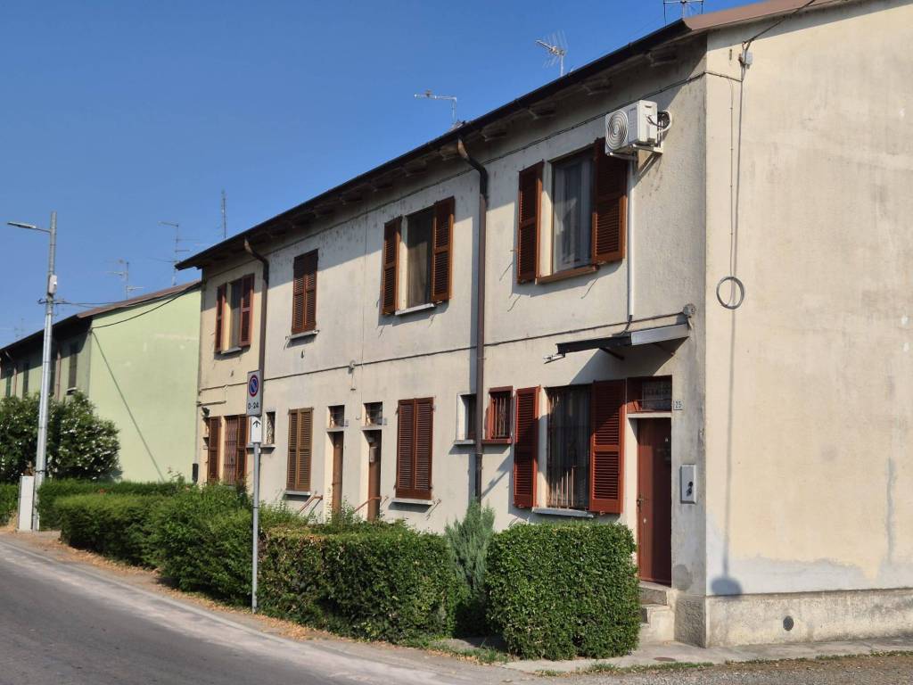 casa indipendente in vendita a Casalpusterlengo in zona Vittadone