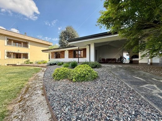 casa indipendente in vendita a Casalpusterlengo