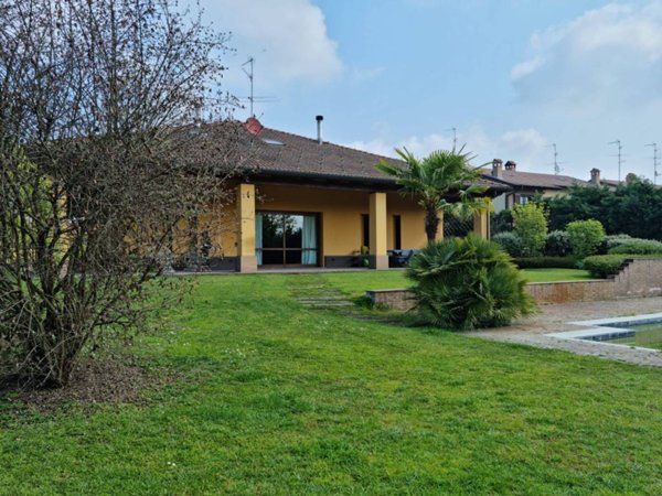 casa indipendente in vendita a Casalpusterlengo
